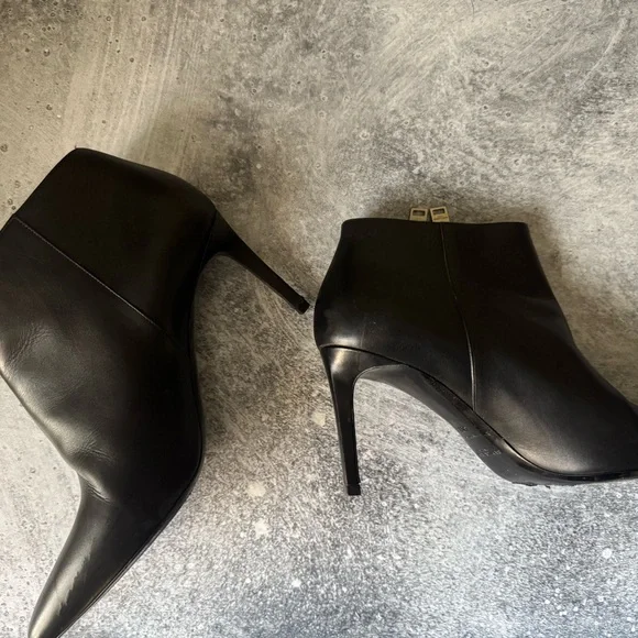 Saint Laurent Black Leather Ankle Boots with Zipper - Picture 4 of 7
